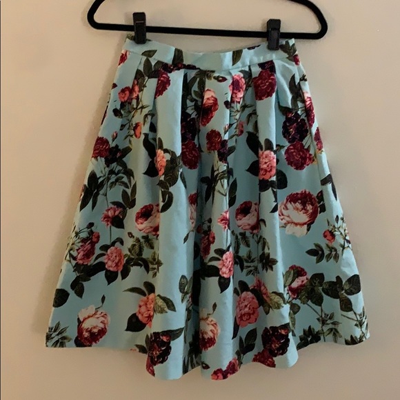 Size 4 CeCe Midi Skirt Aqua with Rose Print - Picture 3 of 5